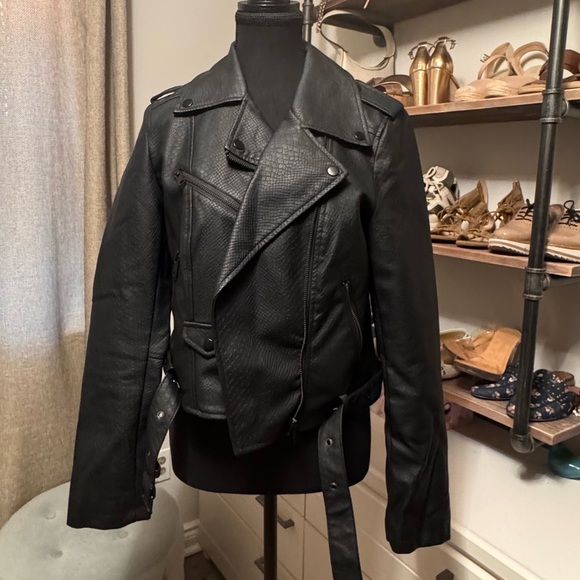 Black jacket - Picture 1 of 6